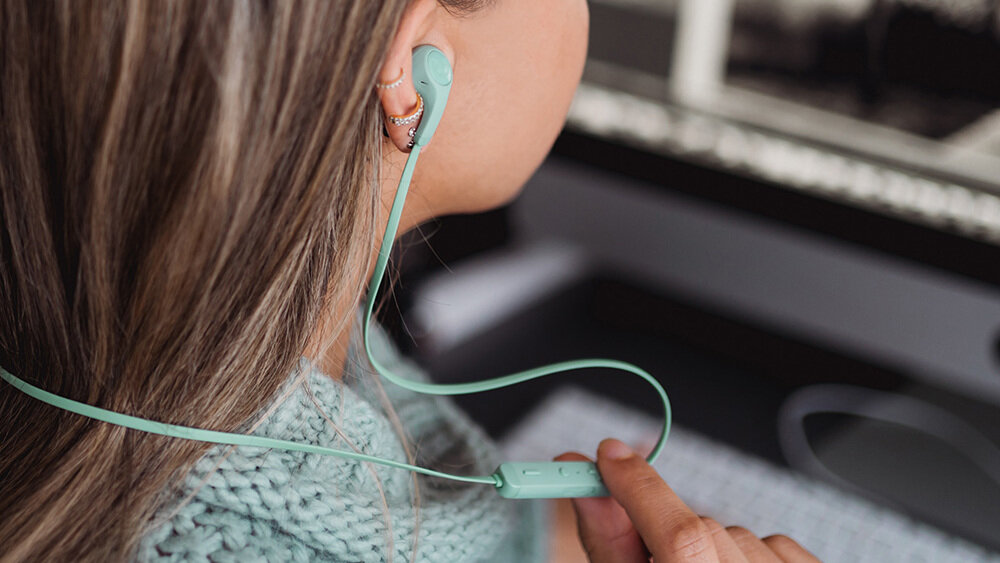 Słuchawki douszne FRESH N REBEL Flow Wireless - mikrofon