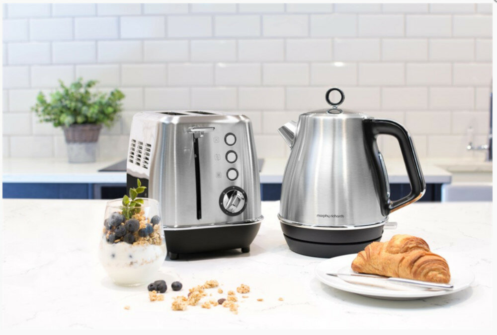 Czajnik MORPHY RICHARDS 102104 Czarny 