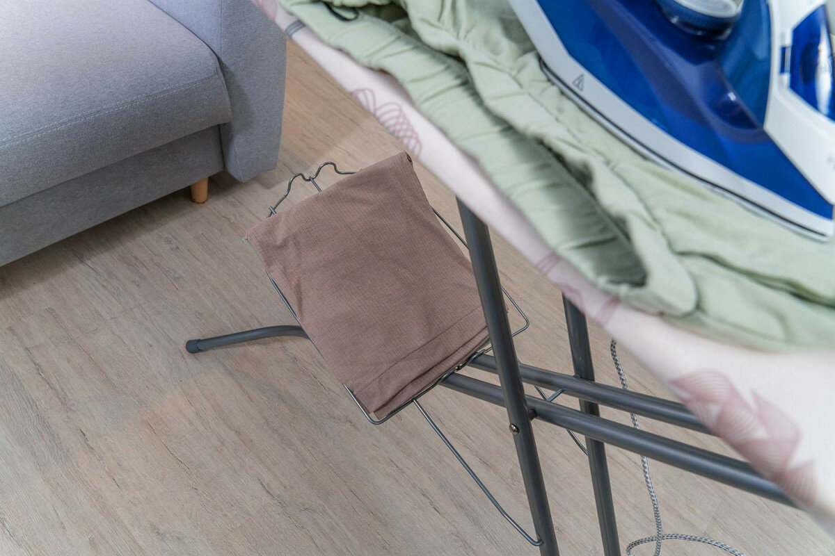 Deska do prasowania GÖTZE & JENSEN Steam Board Plus polka na zelazko na ubrania