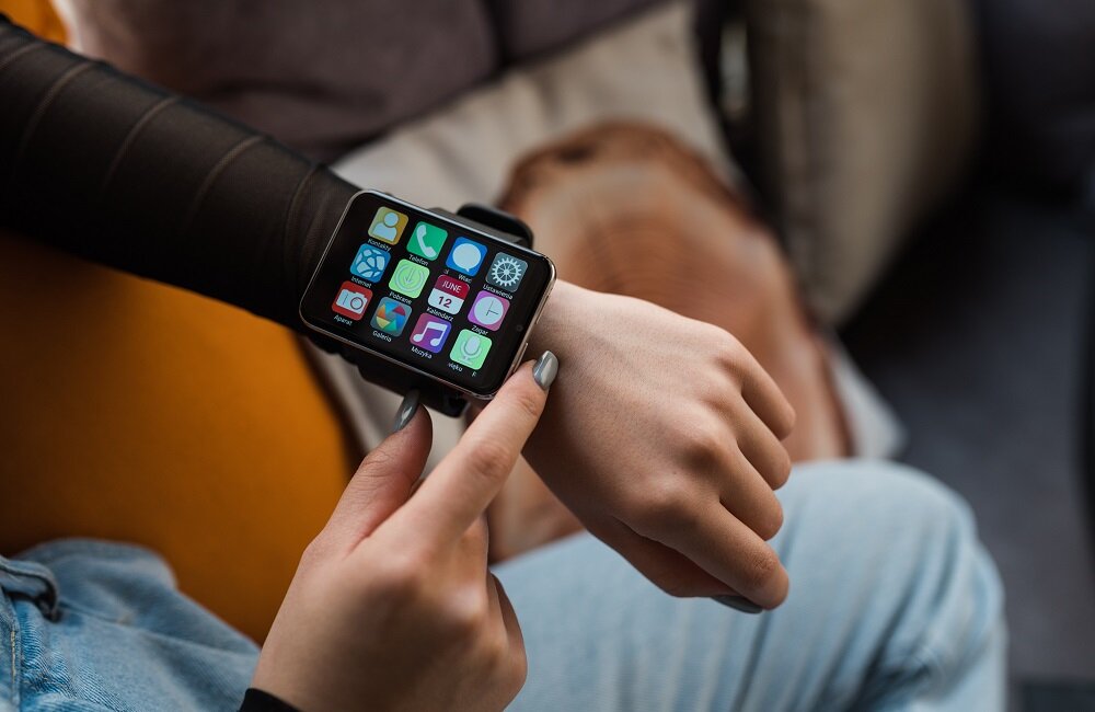 Smartwatch GARETT WatchPhone OnePro Srebrny wyświetlacz LCD wysoka rozdzielczość pamięć 3 RAM 4 rdzeniowy procesor