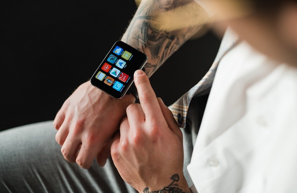 Smartwatch GARETT WatchPhone OnePro Srebrny Miniaturowy smartfon powiadomienia SMS e maile portale społecznościowe