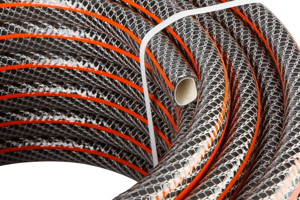 Wąż ogrodowy NEO Professional 3/4 20 m 15-843, wymiary, średnica, pvc, materiał, na białym tle zbliżenie na szpule węża i jeden z końców węża