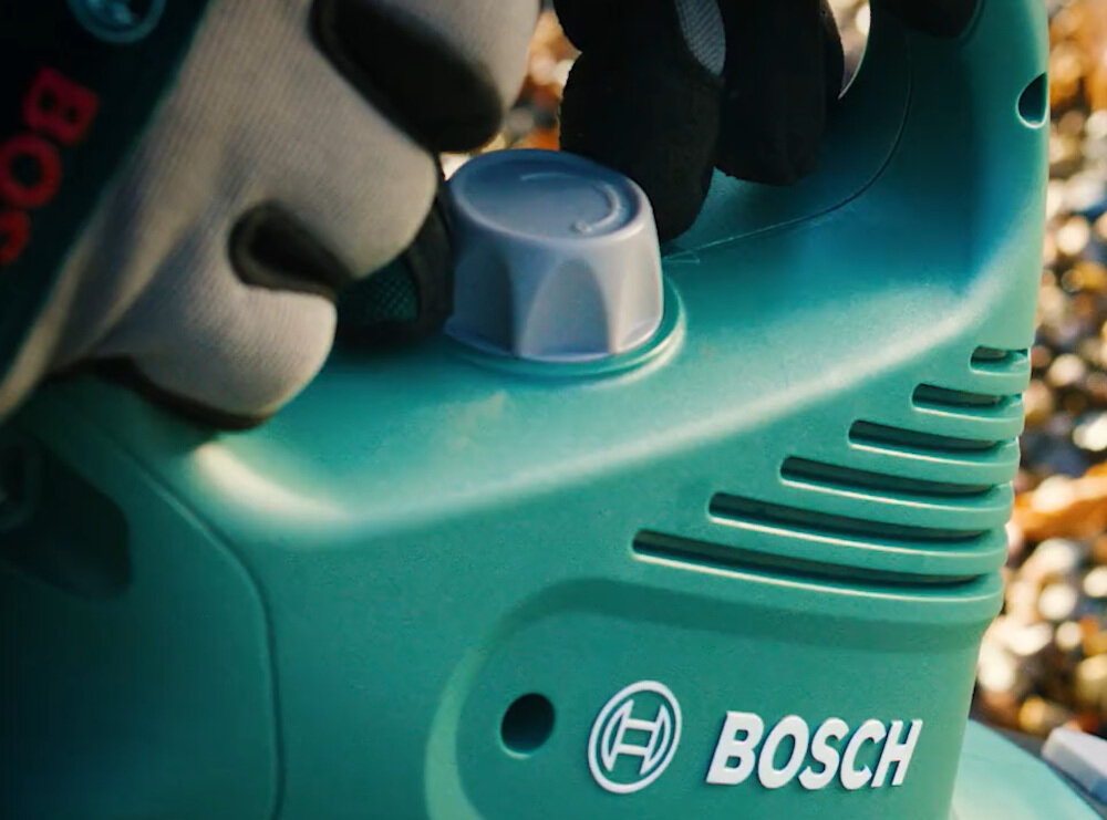 Odkurzacz do liści BOSCH Universal Garden Tidy 06008B1000 precyzyjna możliwość regulacji prędkości powietrza w zakresie od 165 do 285 km/h maksymalna wydajność 9,3 m3/min