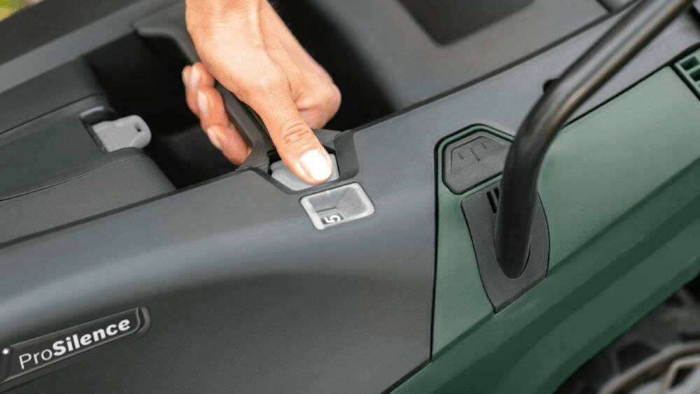 BOSCH Universal Rotak 550 funkcja regulacja wysokość koszenie jedno kliknięcie