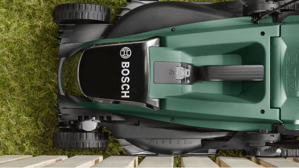 Kosiarka akumulatorowa BOSCH Universal Rotak 36-560 LI 06008B9507 ogrody o powierzchni do 660 m2 specjalne grzebienie do trawy koszenie wzdłuż płotów krawędzi