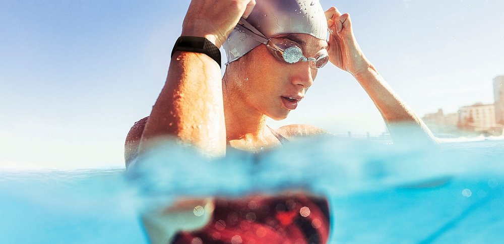 Smartband FITBIT Charge 4 bateria wodoodporność