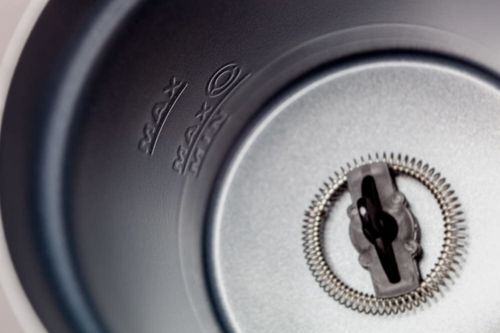 Spieniacz ELDOM SI550 Buzz Dwie końcówki spieniające 2 końcówek  konsystencja zarówno lekką piankę, jak i kremową strukturę dopasowanie