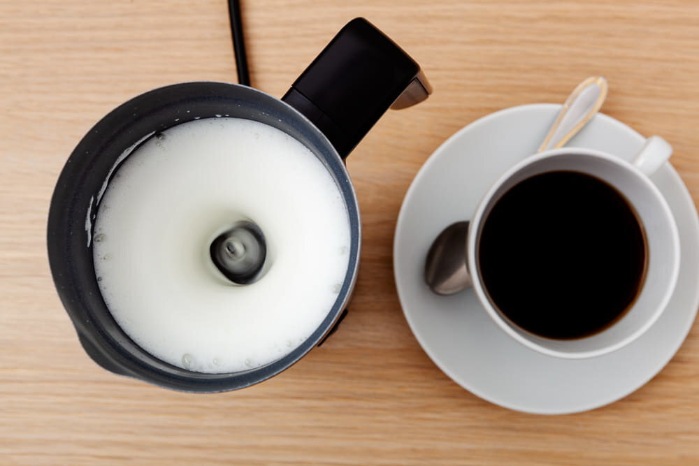 Spieniacz ELDOM SI550 Buzz  Pojemność dopasowana pojemność spienianie podgrzewanie mleko dla jednej lub kilku osób technologia magnetyczna mieszanie i spienianie