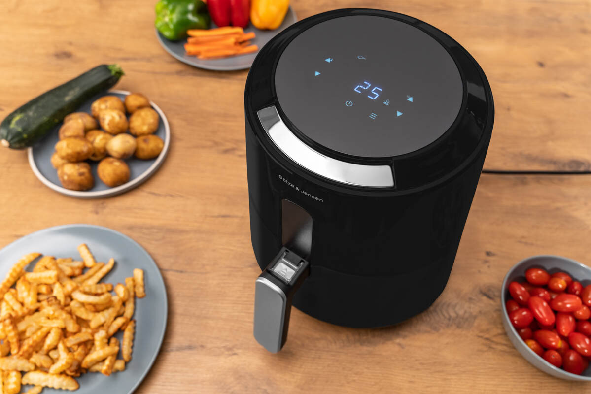 Frytkownica beztłuszczowa GÖTZE & JENSEN AF500K Air Fryer 1400W kosz 2,5L wyglad front skos