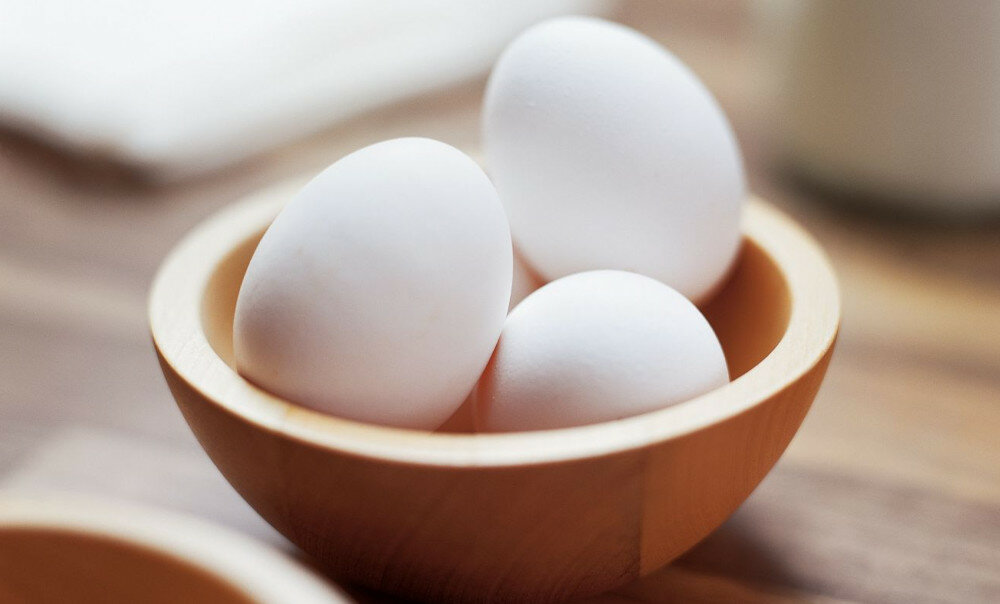 Lodówka GORENJE RB491PW Biała przechowywanie jajek tacka