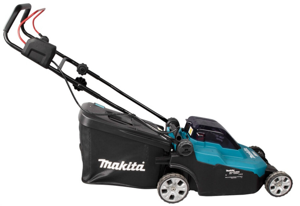 Kosiarka akumulatorowa MAKITA DLM382Z kosiarka na białym tle widoczna z boku stalowe noże precyzyjne cięcie trwałość i sprawne działanie szerokość koszenia do 38 cm
