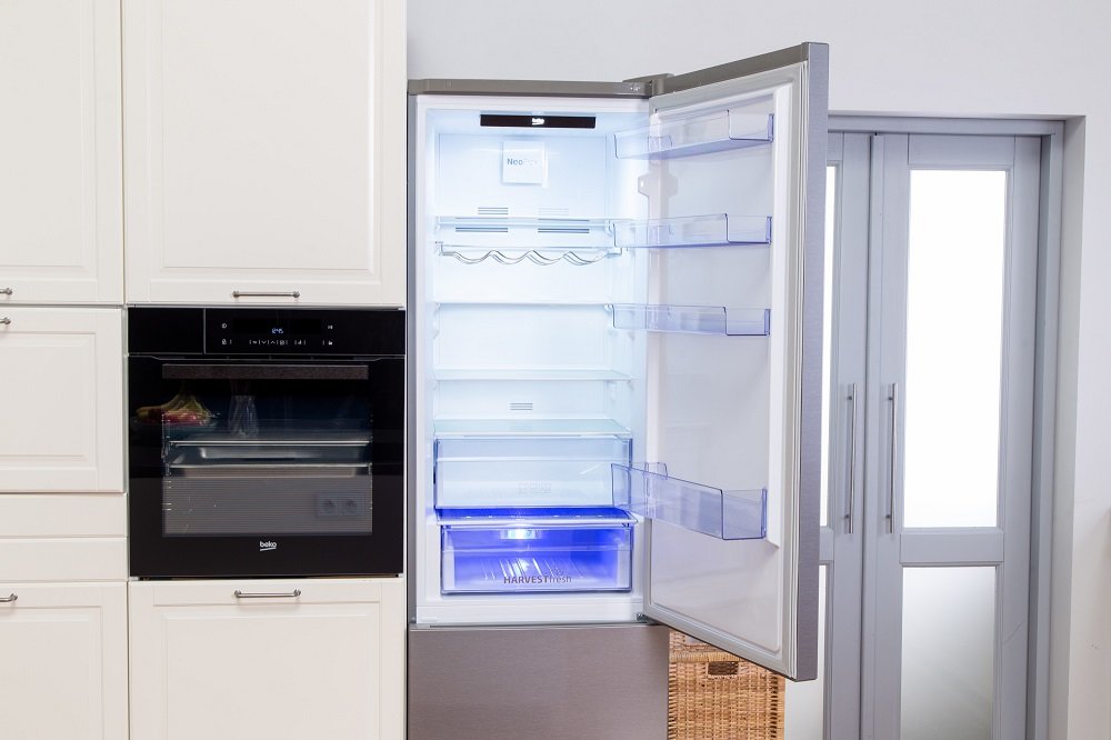 Lodowka-BEKO-MCNA406E40ZXBN alarm otwartych drzwi