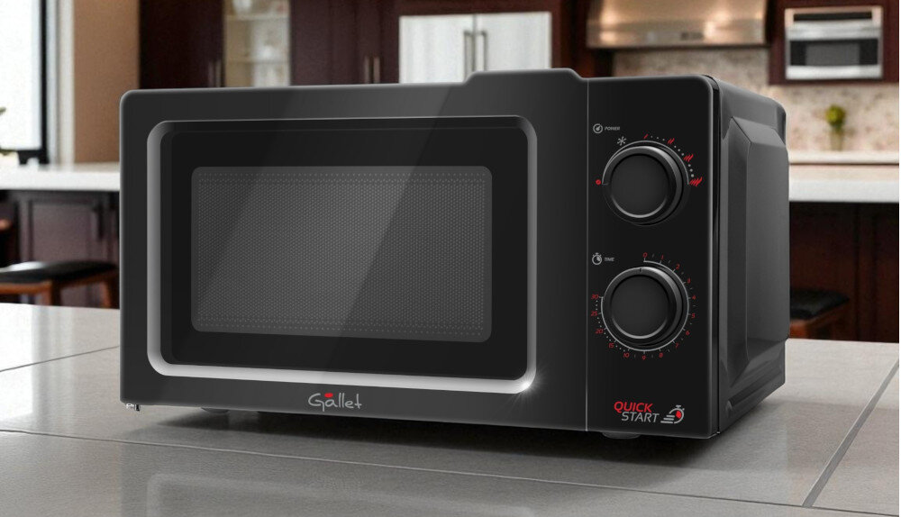 KUCHENKA MIKROFALOWA GALLET FMOM205B bok Pokrętła zamknięta kuchnia w tle Oszczędna i cicha moc 700 W głośność 63 db cicha praca oszczędności komfort bezpieczeństwo design