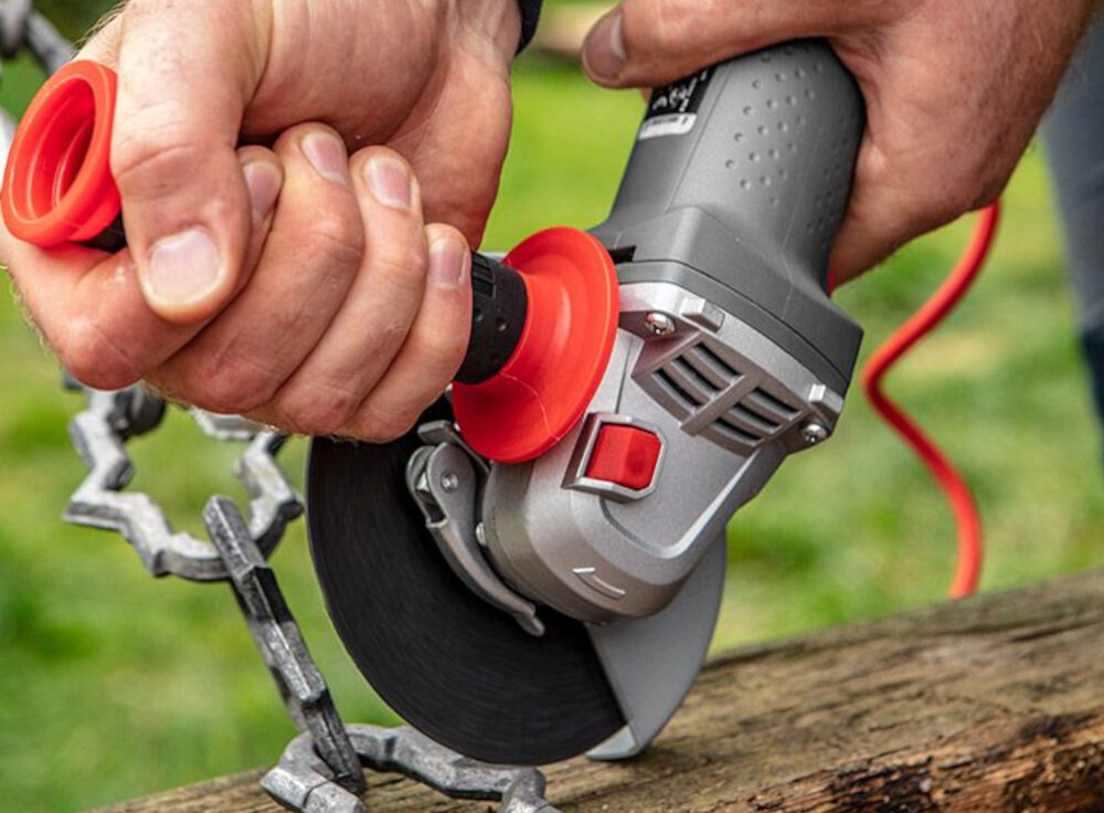 Szlifierka kątowa GRAPHITE 59G175 silnik elektryczny moc 750 W maksymalna prędkość obrotowa do 12000 obr/min długi przewód zasilający