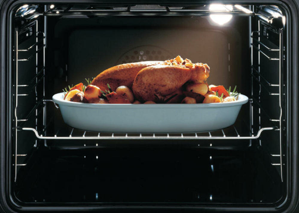 WHIRLPOOL-AKP-462-IX piekarnik przestrzeń tace stabilność pojemność komfort duża rodzina