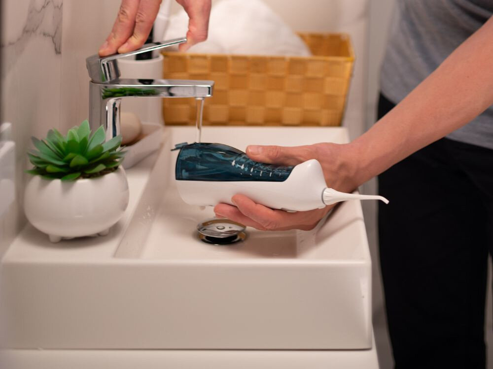 Irygator HAXE HX 721 Ergonomiczny zbiornik zbiornik o pojemności 150 ml Komfort użytkowania Przezroczysta obudowa kontrola poziom wody pielęgnacja