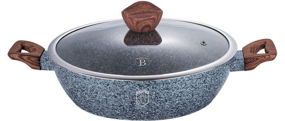 Brytfanna BERLINGER HAUS Forest Line BH/1203 28 cm do każdej kuchni brytfanna szara marmurowa rączki imitujące drewno zamknięta pokrywką białe tło