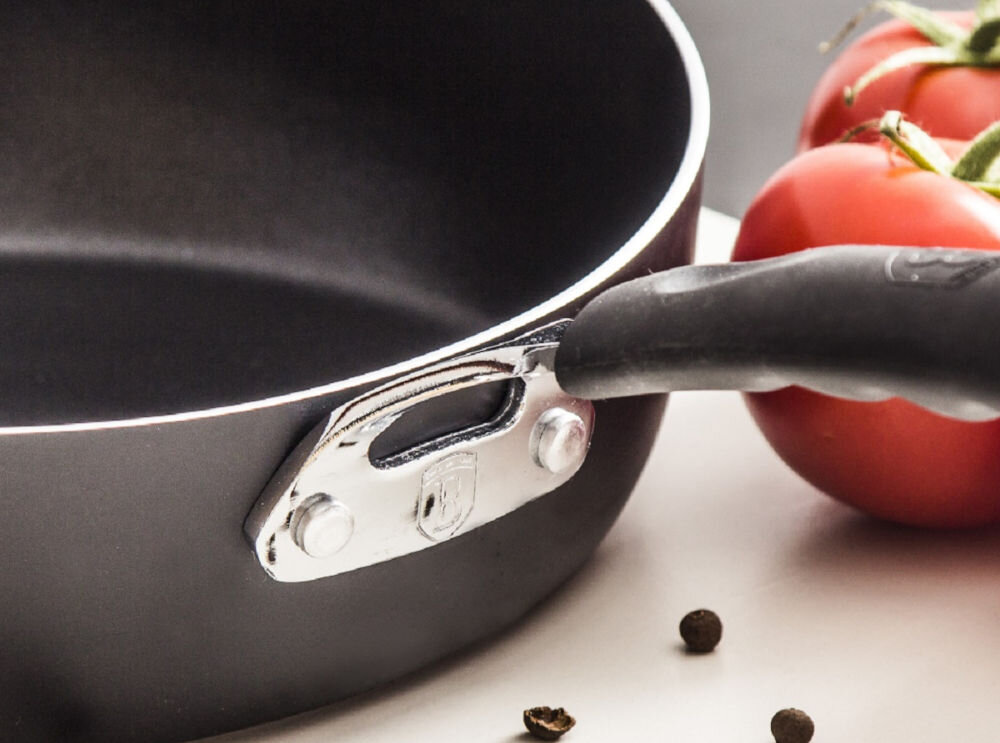 Patelnia BERLINGER HAUS Black Professional Line BH/6120 26 cm patelnia warzywa ziarna stalowe elementy uchwyt optymalne działanie patelni kilka prostych kroków dokładne umycie delikatnym detergentem osuszenie miękkim ręcznikiem nałożenie cienkiej warstwy oleju roślinnego odpowiednio zabezpieczona powierzchnia dłuższa trwałość