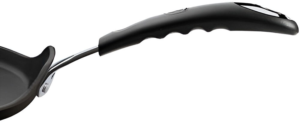 Patelnia BERLINGER HAUS Black Professional Line BH/6128 25 cm patelnia uchwyt ergonomiczny metal silikon nity białe tło ergonomiczny uchwyt typy SOFT TOUCH pokryty silikonem pewny wygodny chwyt nitowany trwałość stabilność czarny matowy kolor eleganckie wykończenie możliwość używania  w piekarniku w temperaturze do 220 stopni większa różnorodność przygotowywanych potraw