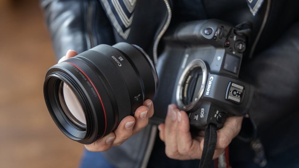Obiektyw CANON RF 85 mm f-1.2L USM DS   ogniskowa przysłona ostrość pierścienie optyka soczewki powłoki montaż bagnet światło jasność zoom filtry waga