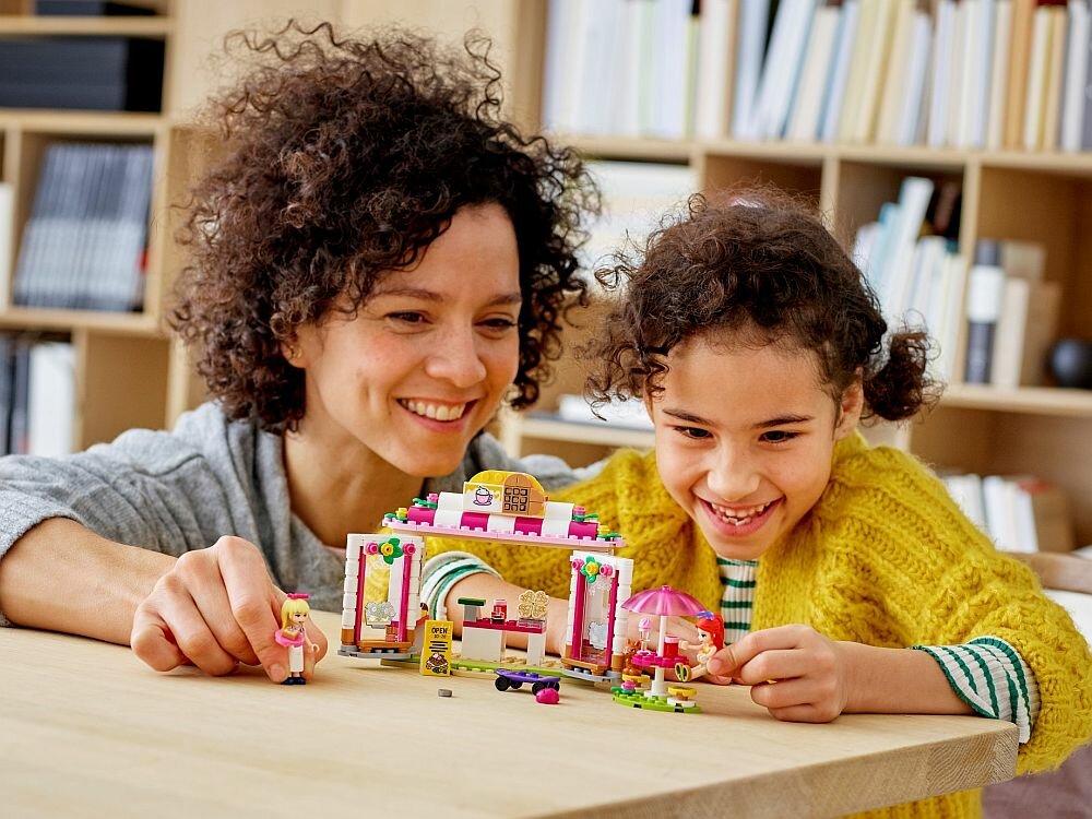LEGO Friends Parkowa kawiarnia w Heartlake City 41426 - pomysł na długą zabawę