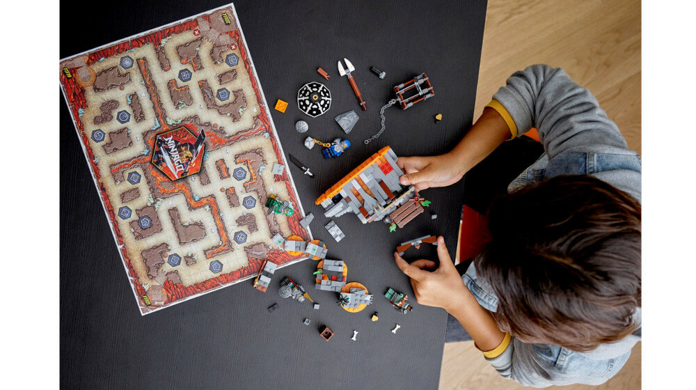 LEGO Ninjago Podróż do Lochów Czaszki 71717 figurki 