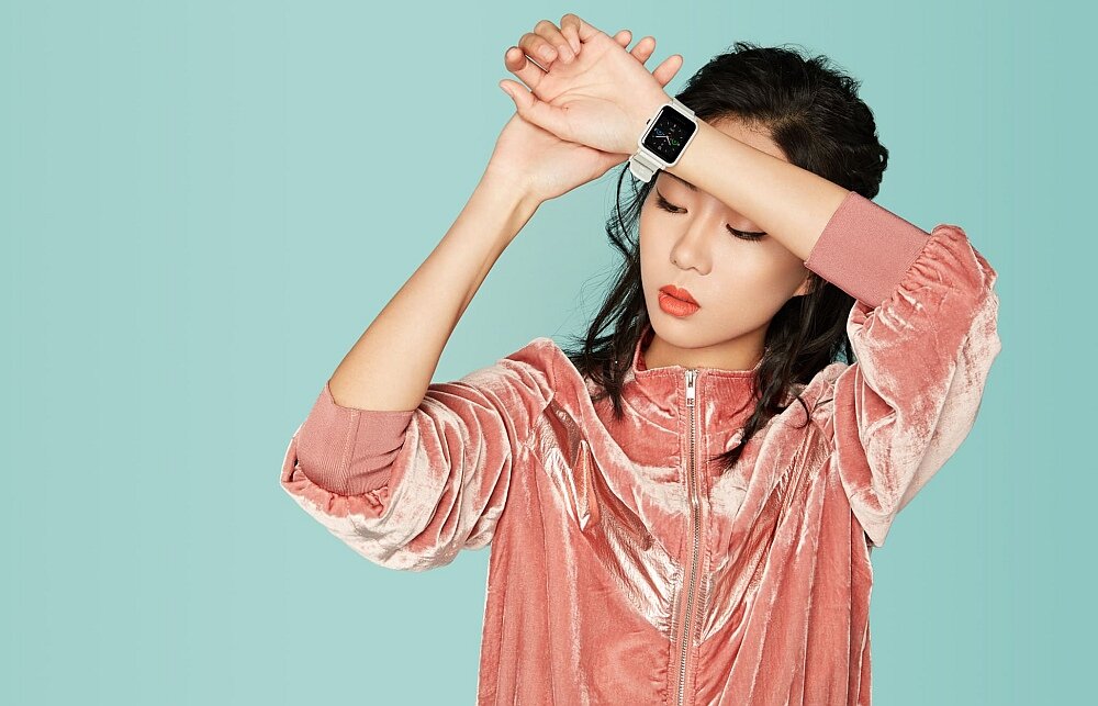 Smartwatch AMAZFIT Bip S design obudowa pasek kolor ładowanie