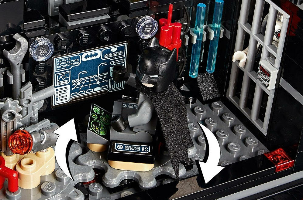 LEGO Batman Mobilna baza Batmana 76160 - wyposażenie zestawu długość 38cm 