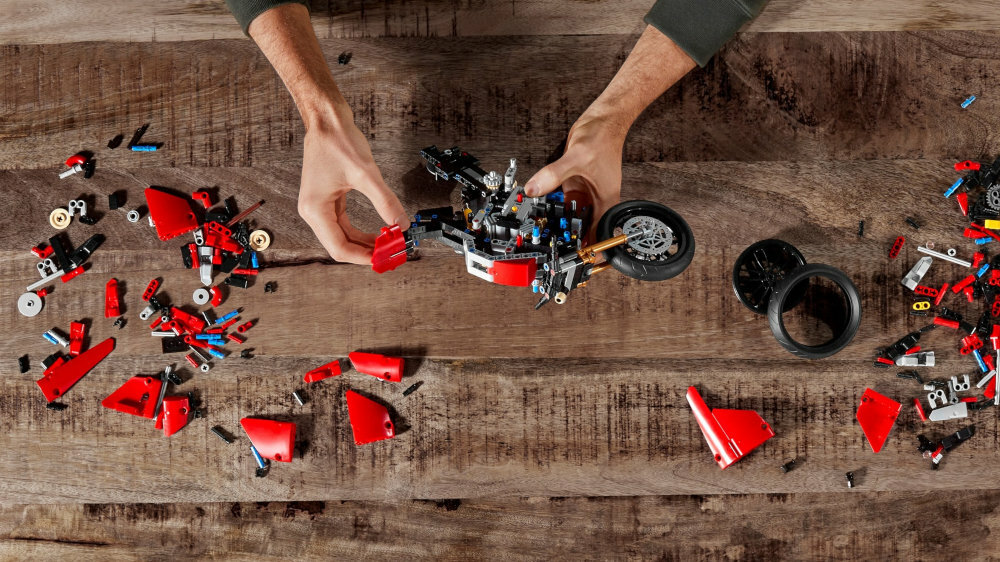 LEGO Technic Ducati Panigale V4 R 42107 - zestaw