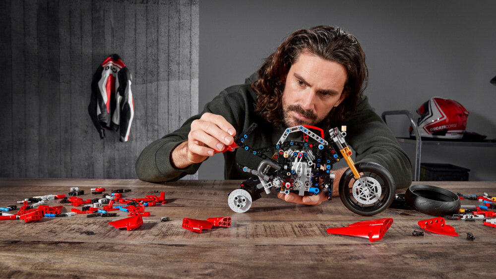 LEGO Technic Ducati Panigale V4 R 42107 - dla kolekcjonera