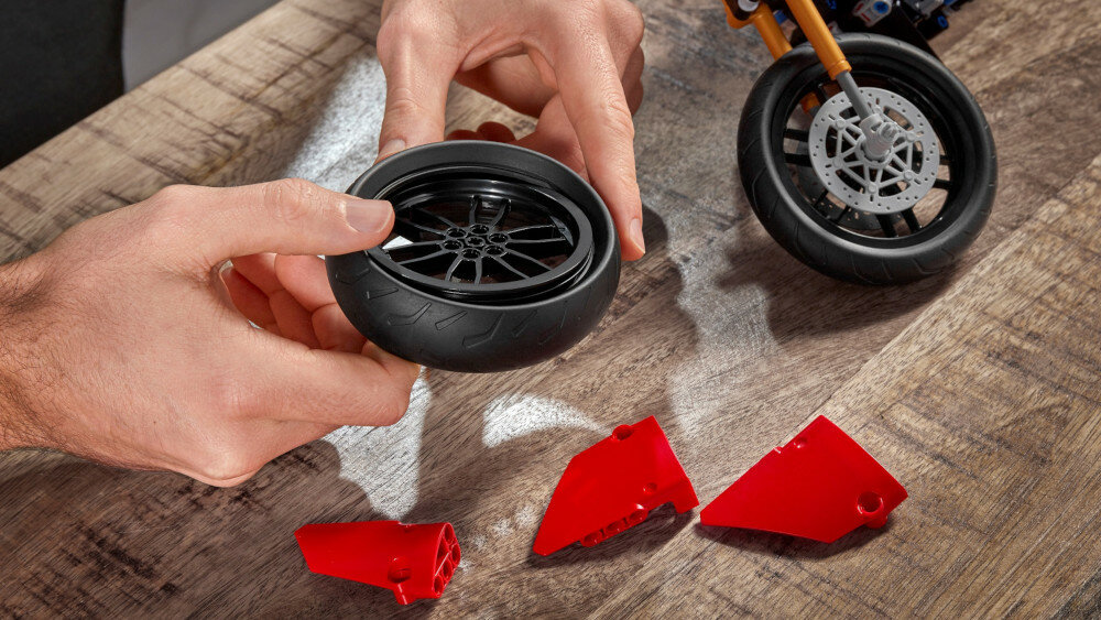 LEGO Technic Ducati Panigale V4 R 42107 - bezpieczeństwo