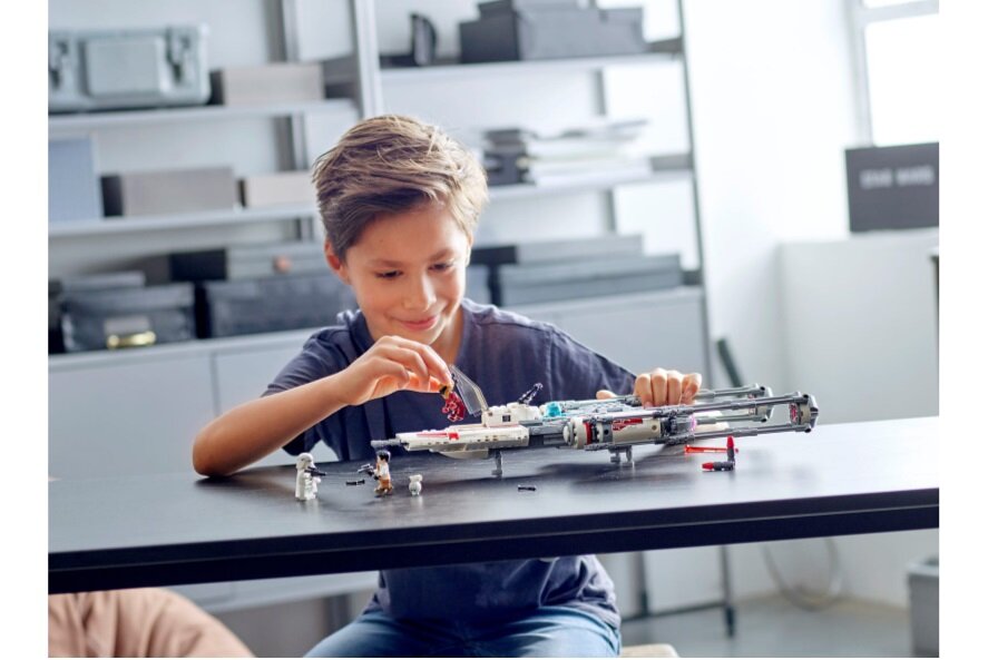 LEGO Star Wars Myśliwiec Y-Wing Ruchu Oporu 75249 dużo elementów