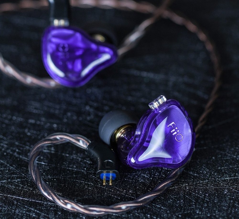 Słuchawki dokanałowe FIIO FH1S Czarny sterowniki przetworniki technologia liquid końcówki silikonowe piankowe kabel wtyczka MMCX czułość poziom zniekształcenia design konstrukcja 