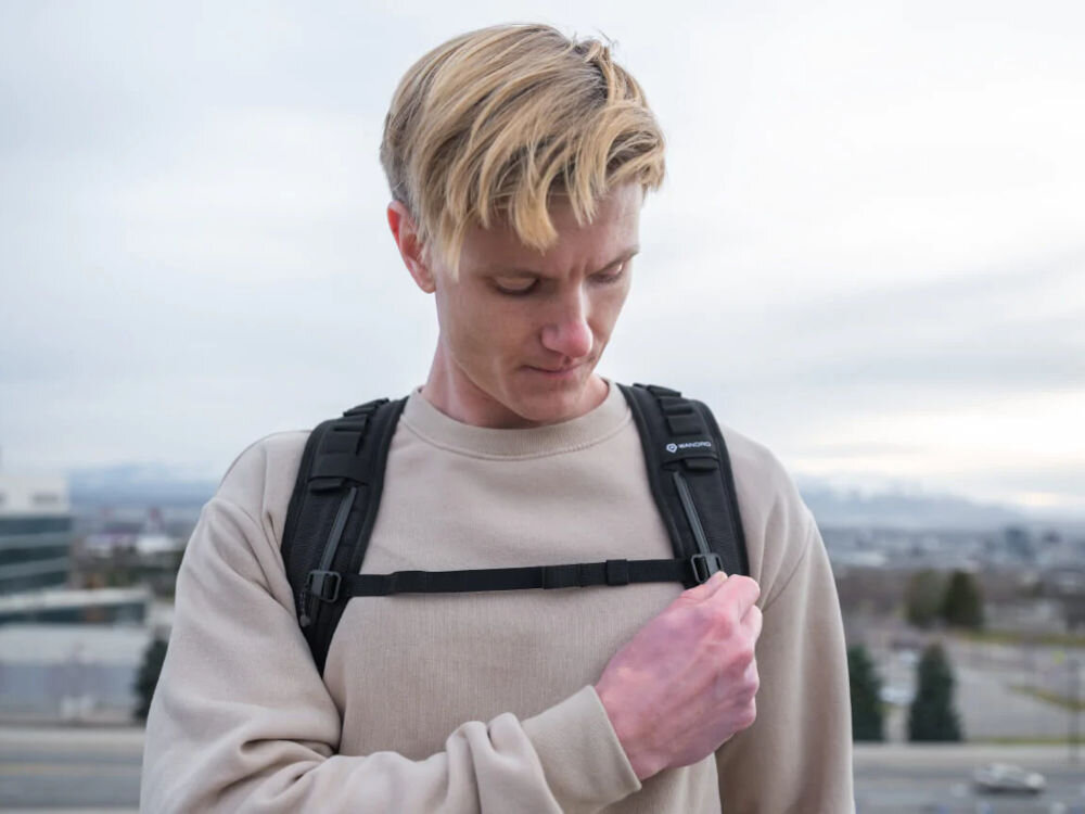 Plecak WANDRD Prvke 21 Czarny panel tylni regulowane szelki pasek piersiowy ukryta kieszonka