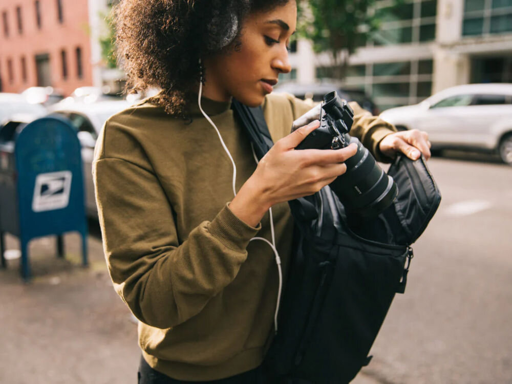 Plecak WANDRD Prvke 21 Czarny wygodny dostęp 