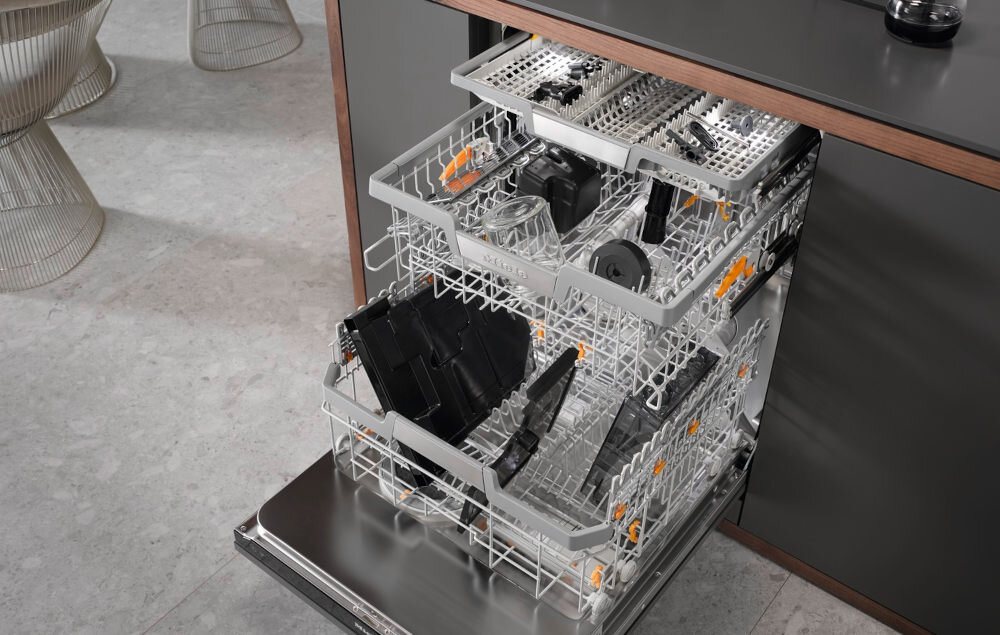 Ekspres MIELE CM 5310 Silence Czerwony System ComfortClean higiena