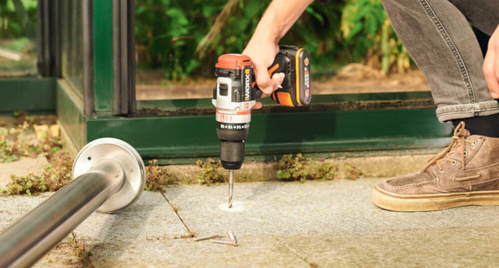 Wiertarko-wkrętarka WORX Power Share WXJCR.9 funkcja udaru praca w betonie i w cegle częstotliwość udaru od 1500 do 4800 ud/min do wiercenia w drewnie do 40 mm w betonie i w stali do 13 mm w cegle do 16 mm
