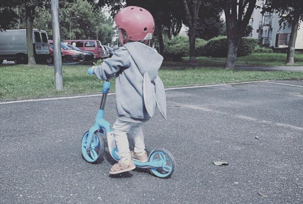 Rowerek biegowy SUN BABY Evo 360 2w1 Niebieski koła gumowe osadzone na łożyskach ABEC 5 w tylnym kole hamulec nożny