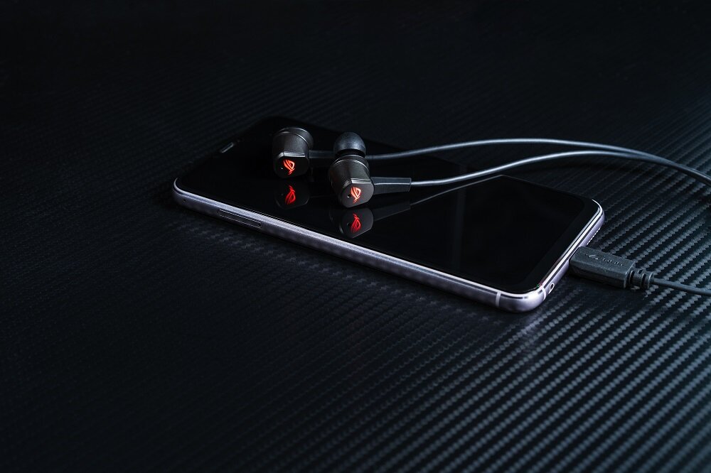 Słuchawki ASUS ROG CETRA - konstrukcja słuchawek ergonomiczne ukształtowane