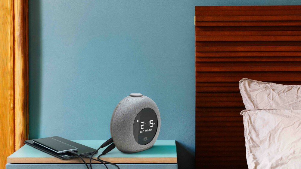 Radiobudzik JBL Horizon 2  - ładowanie