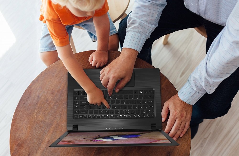 Laptop Acer Aspire 1 klawiatura chiclet wygoda komfort