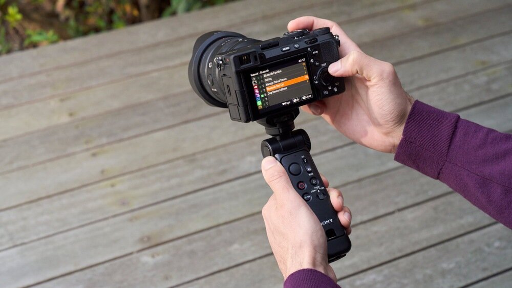 Uchwyt SONY GP-VPT2BT kv lifestyle początek opisu sekcja nagłówkowa
