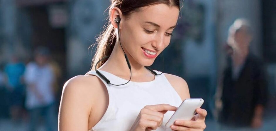 Słuchawki dokanałowe TAOTRONICS TT-BH042 Czarny naturalny dźwięk kobieta smartfon