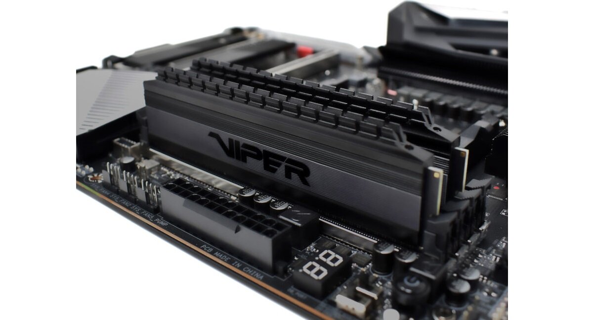 Viper-Blackout-lifestyle