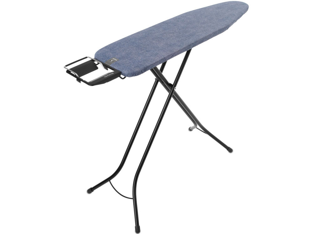 Deska do prasowania BRABANTIA 134203 Denim Blue 110 x 30 cm deska stoi bokiem ciemny pokrowiec czarne nóżki czarna podstawka białe tło certyfikat Cradle-to-Cradle® w poziomie brązowym minimalizowany wpływ na środowisko z materiałów nadających się do recyklingu trwałość łatwość w użytkowaniu ekologiczne rozwiązanie  