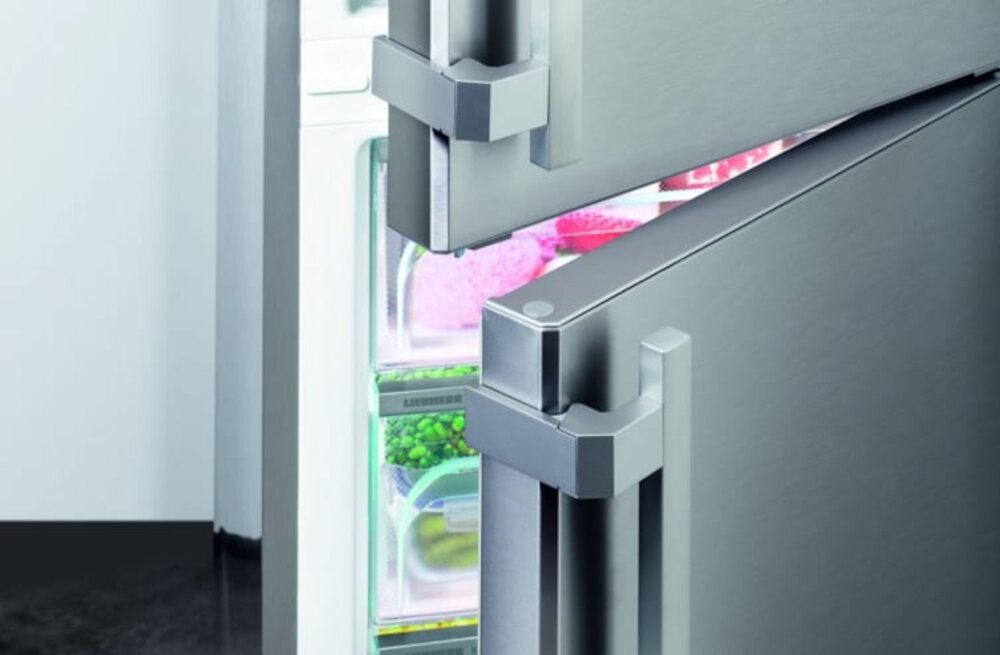 LIEBHERR-ICBN-3376-22 lodówka design ergonomiczne zawiasy uchwyty
