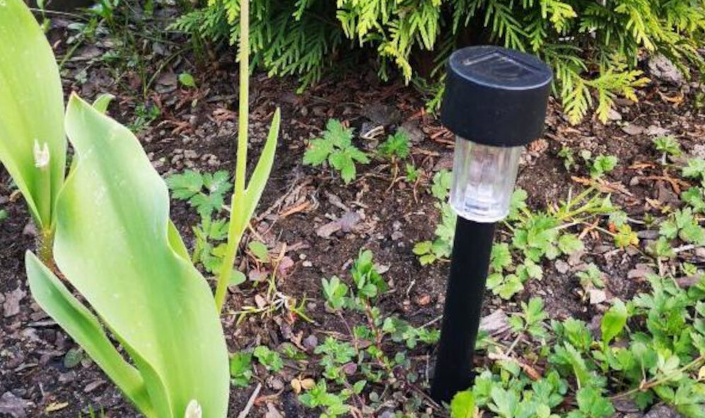 Lampa solarna SASKA GARDEN 1020693 do oswietlenia ogrodu zasilanie sloneczne elegancka funkcjonalna wydajna energooszczedna