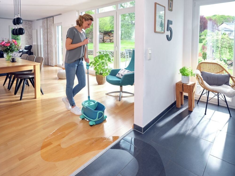 Zestaw z mopem LEIFHEIT Clean Twist Mop Ergo Drążek teleskopowy mechanizm odwirowywania Wystarczy jeden ruch do pielęgnacji wszystkich rodzajów podłóg  szybkie, wygodne i higieniczne 