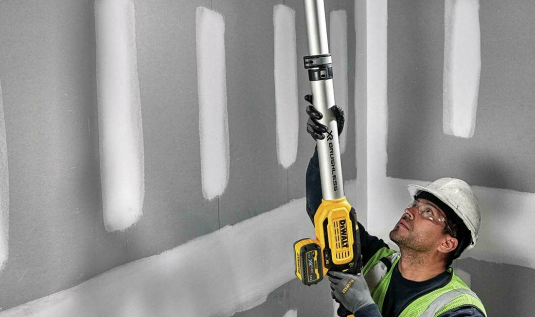 Szlifierka DEWALT DCE800N wygodne uzytkowanie zlacze AicLock zmiana dlugosci rekojesci