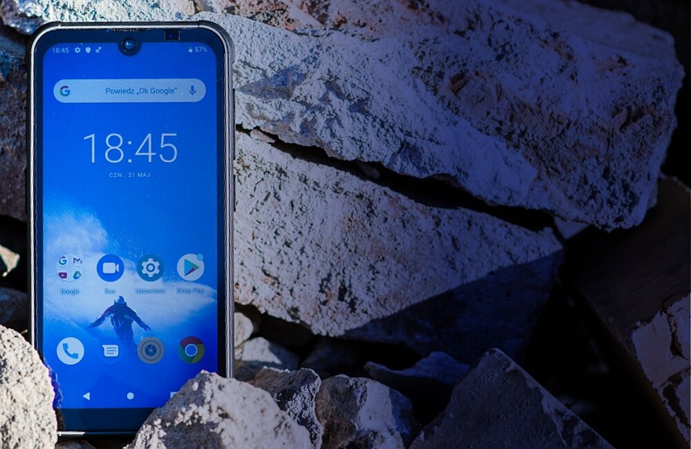 Smartfon MAXCOM MS572 4G ekran wyświetlacz rozdzielczość